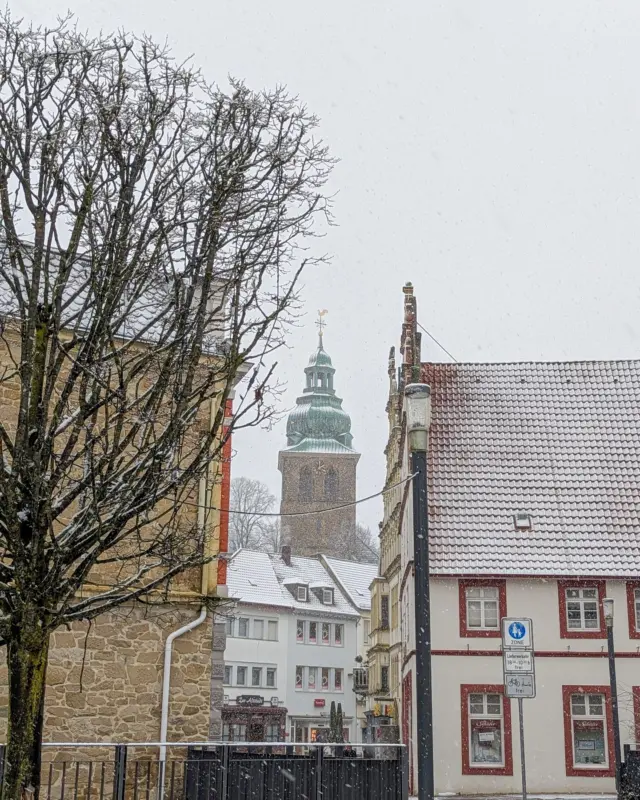 Schön. Kalt. ❄️⁠
⁠
#badsalzuflen #kurstadt #badsalzuflenmeinestadt❤️ #kurort #ostwestfalen #ostwestfalenlippe #nrw #altstadt #urbanphotography #meinestadt #heimatliebe #winterzauber #spätwinter #altstadtliebe #schneeflocken #winterwunderland #lokalverliebt #februarmood #winterstimmung